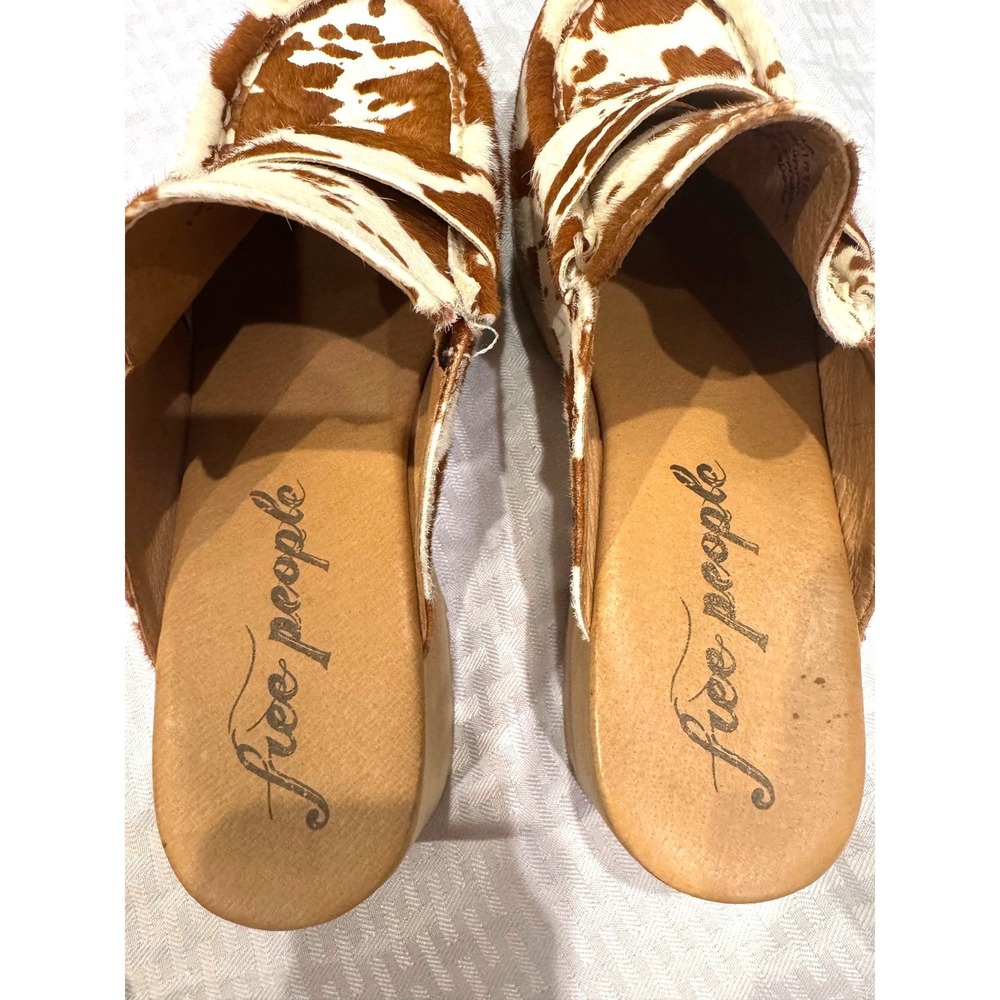 Free People Cow Print Calf Hair Platform Clogs Women 40 Brown White Lug Sole - Picture 11 of 12